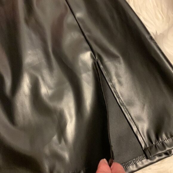 Shein 2XL black mini skirt with split on one side - Picture 2 of 7